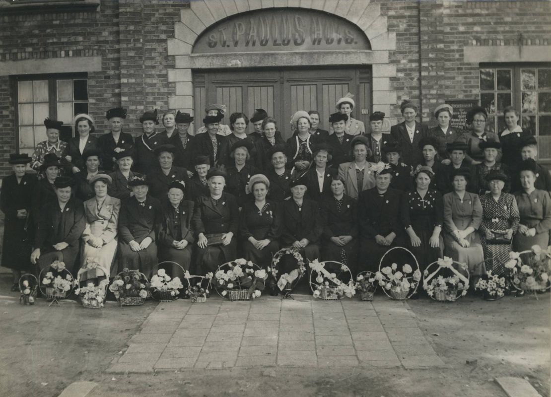 1957VieringVerdienstelijkeMoedersPaal TienKinderenEnMeer